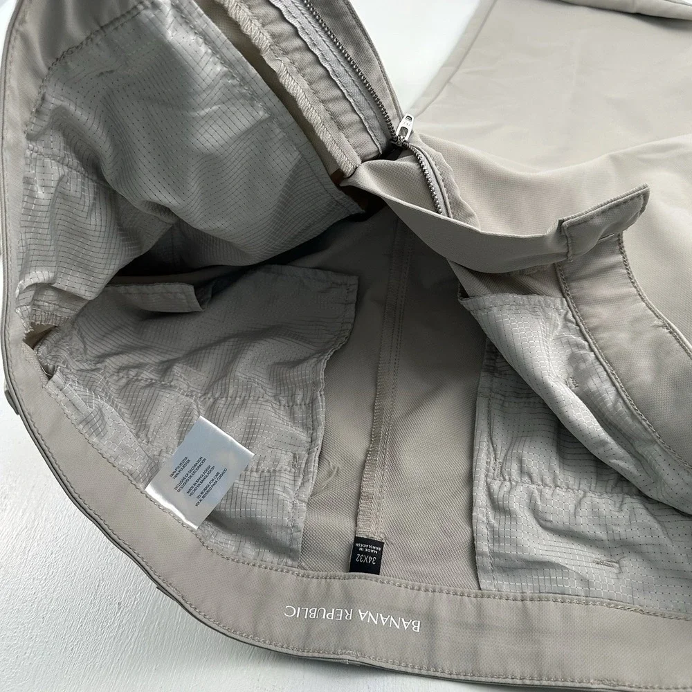 Banana Republic Men's Performance Traveler Pants 34x32 Tan Golf Tech Stretch